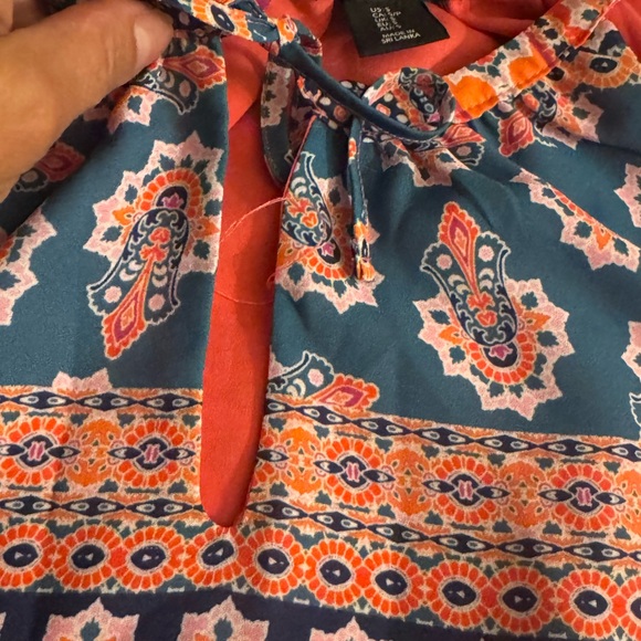 Willi Smith Coral and Blue Patterned Top - Picture 6 of 10